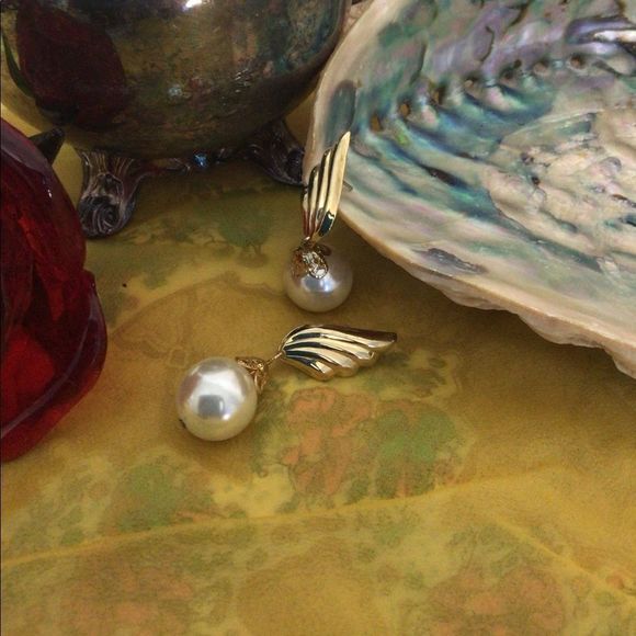 Vintage Dangle Stud Earrings Pearls & Gold Winged Accent BEAUTIFUL! - Picture 3 of 13